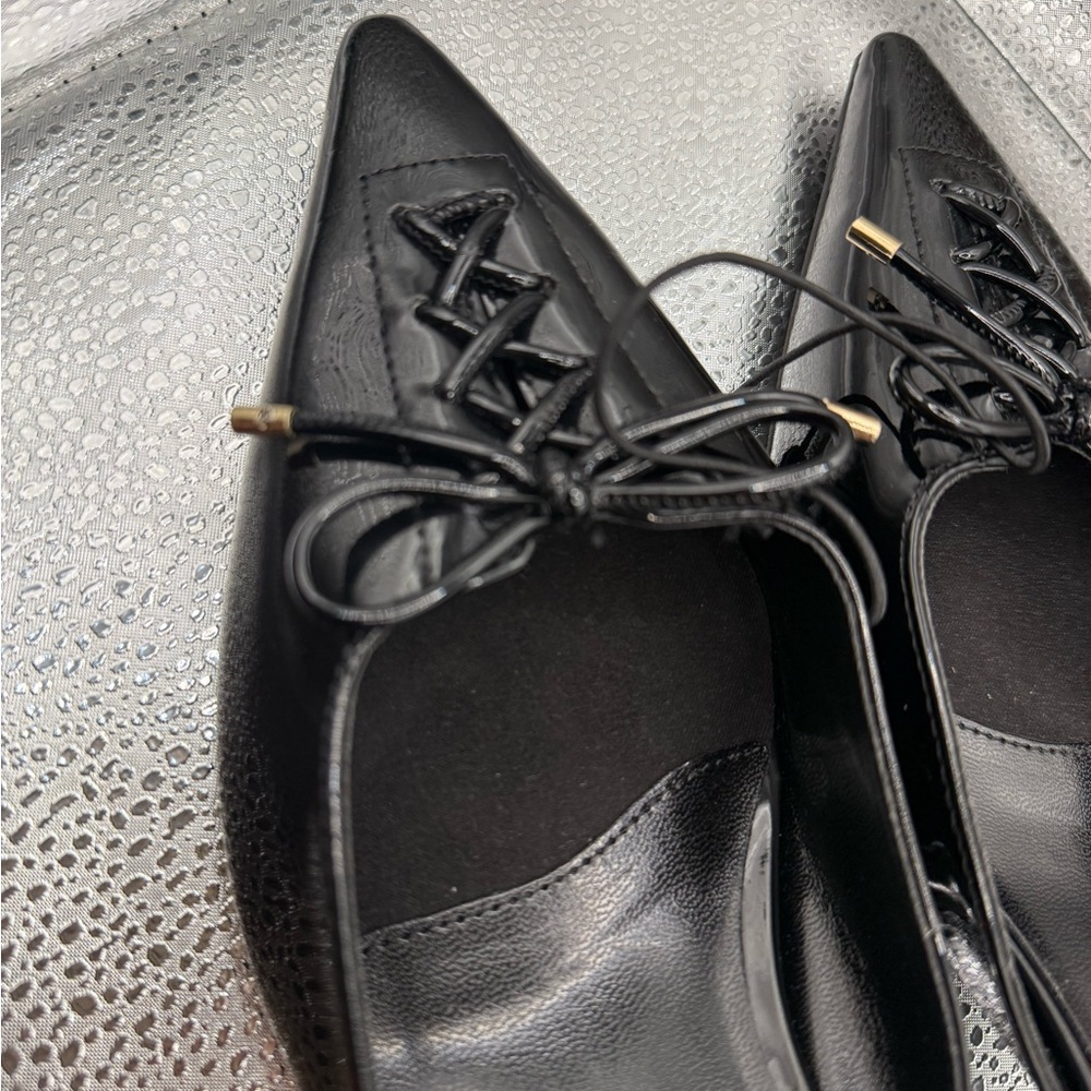 GBG Los Angeles Women's Size 8.5 Glossy Black Lace-Up Mules  New - Picture 2 of 6